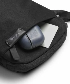 City Pouch- Melbourne Black 10 City Pouch- Melbourne Black -Denim Elegant shop bellroy bcia melbounreblack web 05