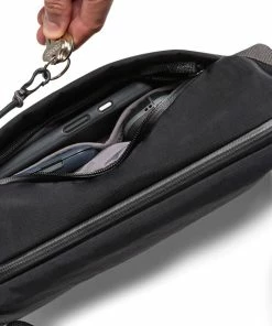 Venture Sling 6L- Midnight 9 Venture Sling 6L- Midnight -Denim Elegant shop bellroy bmva midnight web 04